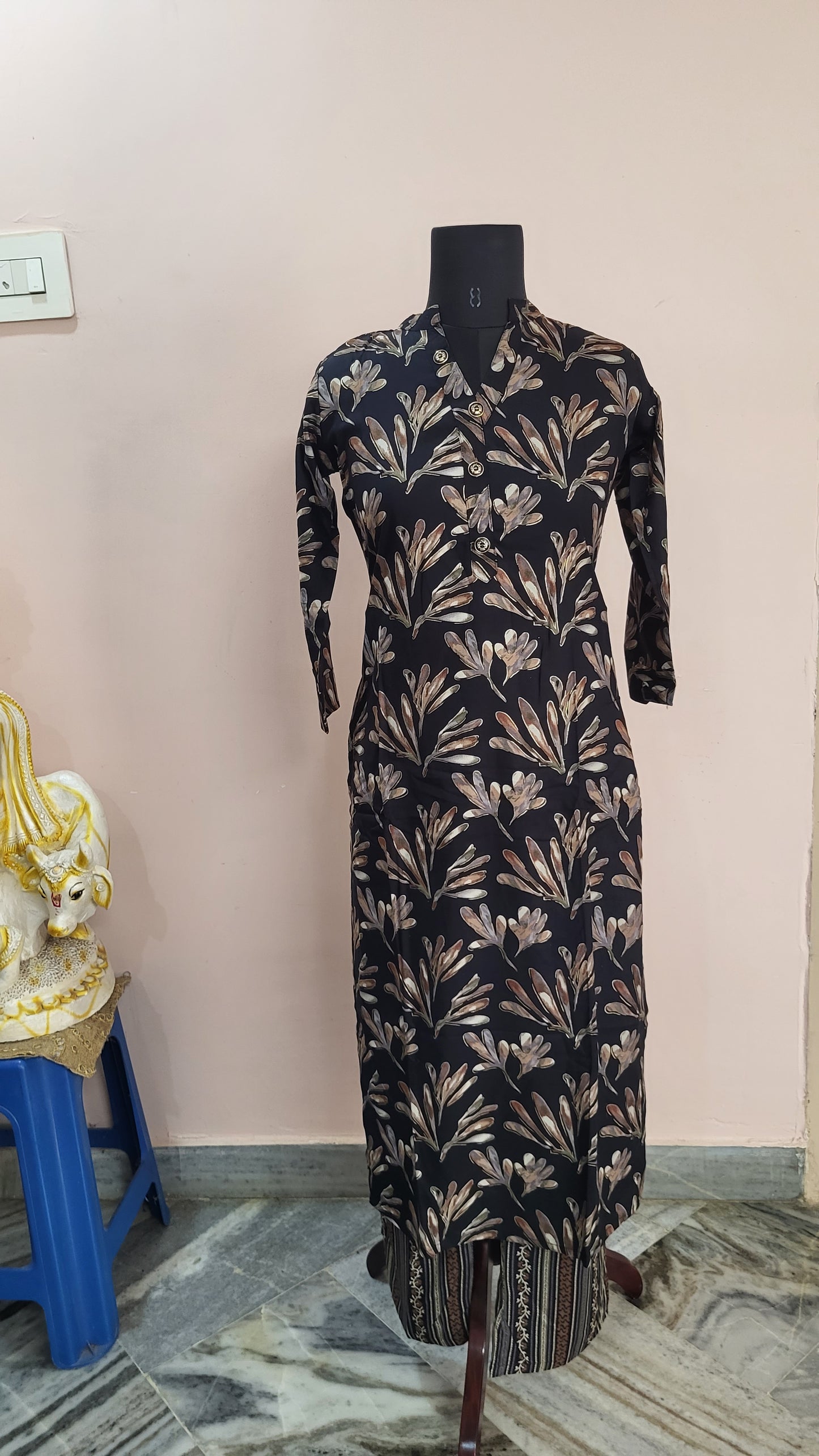 Black Leaf-Print Straight Kurta with Button-Down Neckline & Striped with pockets